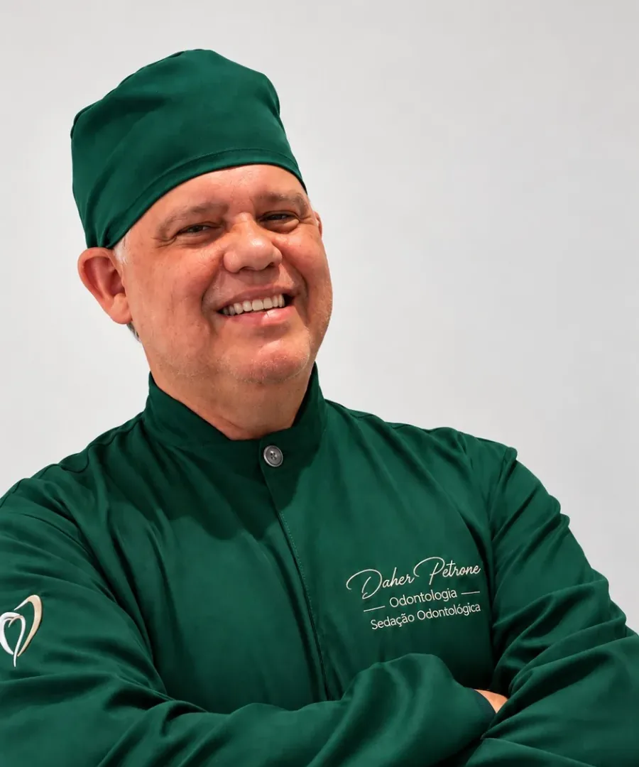 Dr. Marco Petrone, cirurgião-dentista